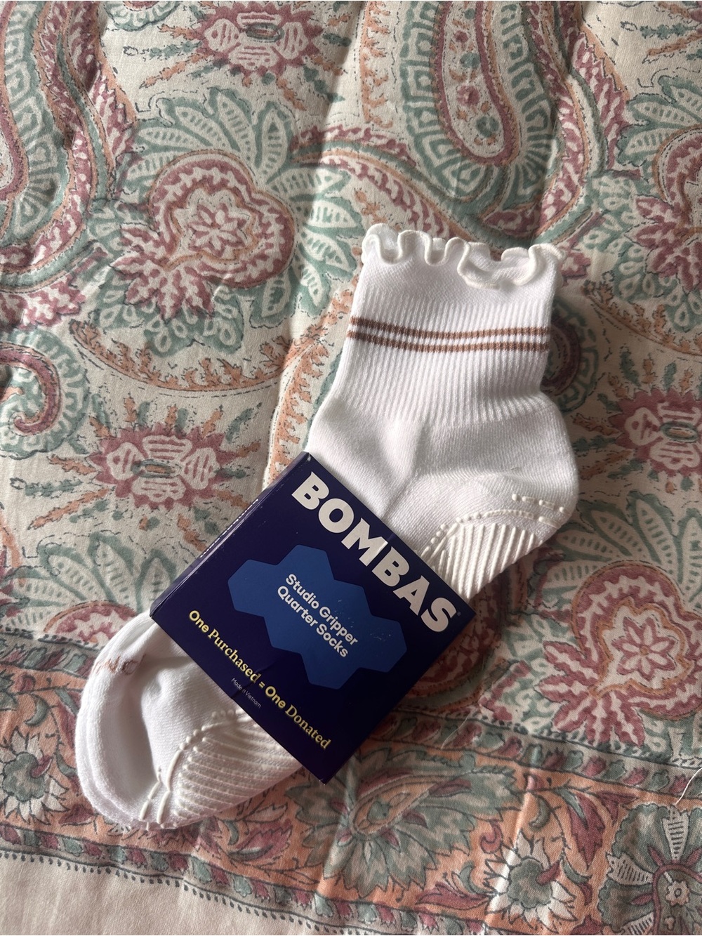 Bombas Women's Studio Gripper Quarter Socks - White with Taupe Stripe